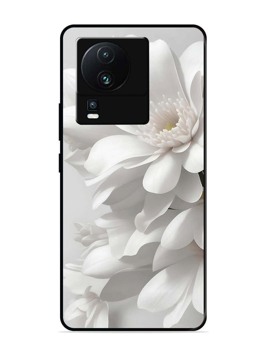 iQoo Neo 7 5G Soft Focus Purity white Flower