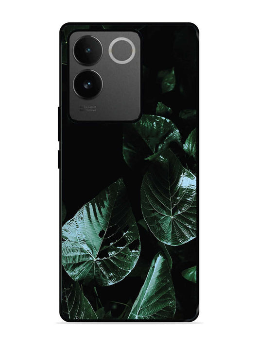 iQoo Z7 Pro 5G Leafs at night