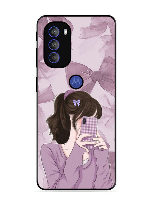 Motorola Moto G71 5G Pinky Girl taking selfie