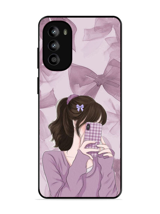 Motorola Moto G82 Pinky Girl taking selfie